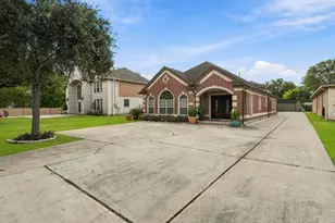 5627 Brookfield Dr, Houston, TX 77085 - Photo 1