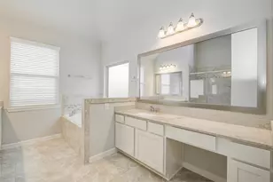 9624 Cambridge Manor Ln, Houston, TX 77045 - Photo 33