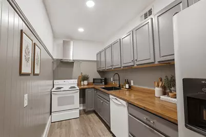 301 W Clay Street #B, Houston, TX 77019 - Photo 9
