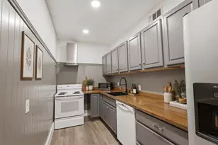 301 W Clay St, Houston, TX 77019 - Photo 9