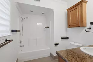 301 W Clay St, Houston, TX 77019 - Photo 17