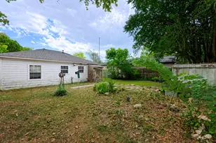 236 E Orchard St, Clute, TX 77531 - Photo 11