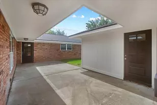 4805 N Burning Tree Dr, Baytown, TX 77521 - Photo 39