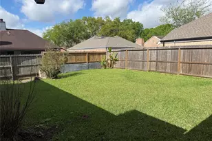 214 Kings Ct, Stafford, TX 77477 - Photo 13