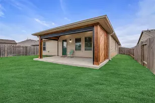 1902 Champions Dr, Navasota, TX 77868 - Photo 5