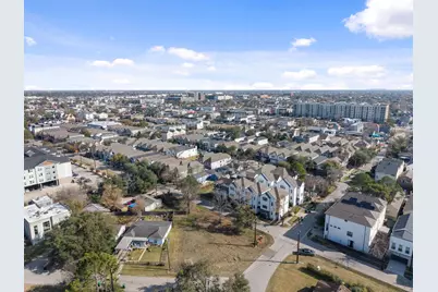 1801 W 14th 1/2 Street, Houston, TX 77008 - Photo 3