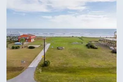 985 Marjorie, Gilchrist, TX 77617 - Photo 5