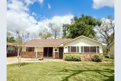 523 Wisteria Street, Lake Jackson, TX 77566 - Photo 1