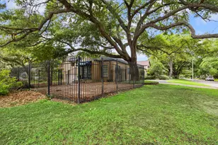 2417 Blue Bonnet Blvd, Houston, TX 77030 - Photo 3