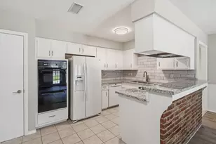2119 Williamsburg Ct S, League City, TX 77573 - Photo 7