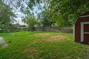 2119 Williamsburg Ct S, League City, TX 77573 - Photo 21