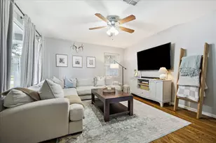2327 Saxon Dr, Houston, TX 77018 - Photo 9