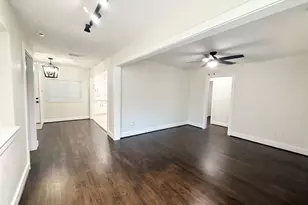 318 Caladium St, Lake Jackson, TX 77566 - Photo 3