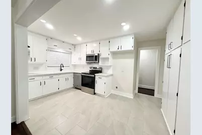 318 Caladium Street, Lake Jackson, TX 77566 - Photo 9