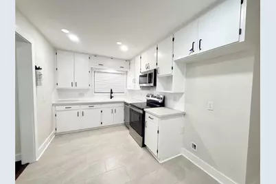 318 Caladium Street, Lake Jackson, TX 77566 - Photo 11