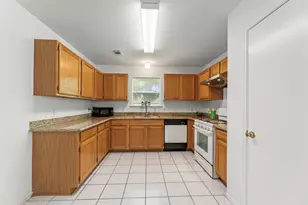 8252 Golf Green Cir, Houston, TX 77036 - Photo 9