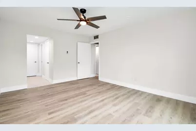 7575 Katy Freeway #30, Houston, TX 77024 - Photo 15