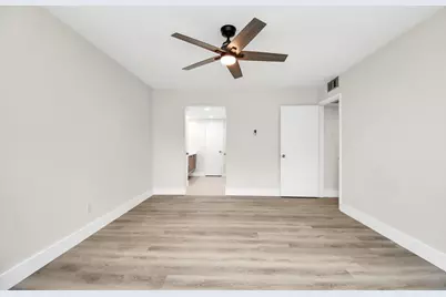 7575 Katy Freeway #30, Houston, TX 77024 - Photo 17