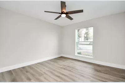 7575 Katy Freeway #30, Houston, TX 77024 - Photo 9