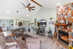 11592 Tailslide Dr, Berryville, TX 75763 - Photo 23