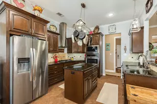 808 Quarter Horse Trail, Angleton, TX 77515 - Photo 5