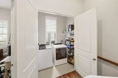 1810 Upland Lakes, Houston, TX 77043 - Photo 33