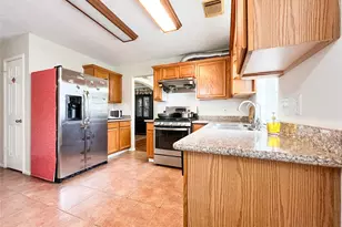 8907 Emerald Heights Ln, Houston, TX 77083 - Photo 7