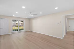 9610 Meadowglen Ln, Houston, TX 77063 - Photo 5