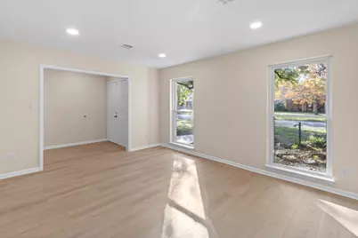 9610 Meadowglen Lane, Houston, TX 77063 - Photo 21