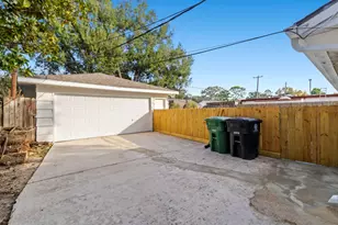 9610 Meadowglen Ln, Houston, TX 77063 - Photo 43