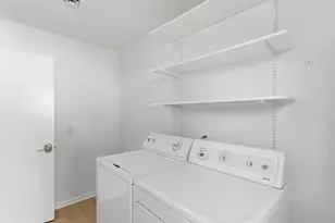 9610 Meadowglen Ln, Houston, TX 77063 - Photo 39