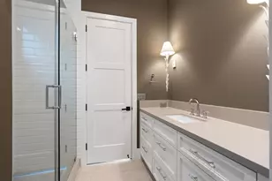 827 Rocky River Rd, Houston, TX 77056 - Photo 23