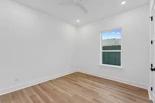 8320 Williamsdell St, Houston, TX 77088 - Photo 9