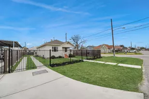 127 Amundsen St, Houston, TX 77009 - Photo 5