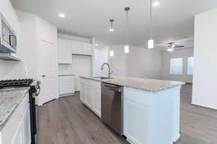 13405 Dalvay Beach Dr, Texas City, TX 77568 - Photo 5