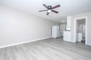 6024 Collingsworth St, Houston, TX 77026 - Photo 5