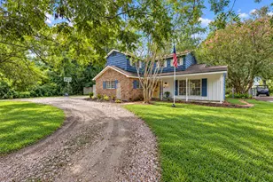 524 Oak Dr, Lake Jackson, TX 77566 - Photo 3