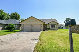 309 S Brownell St, La Porte, TX 77571 - Photo 1