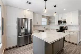 809 E 40th St, Houston, TX 77022 - Photo 11