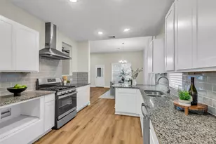 12341 N Chestnut Hls Dr, Conroe, TX 77303 - Photo 9