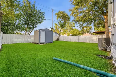 406 Gresham Street, Baytown, TX 77520 - Photo 23