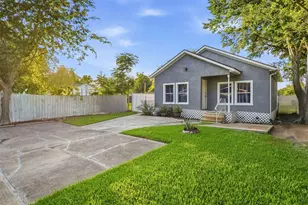 406 Gresham St, Baytown, TX 77520 - Photo 7