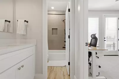 5825 Francis Oak Place, Houston, TX 77091 - Photo 13