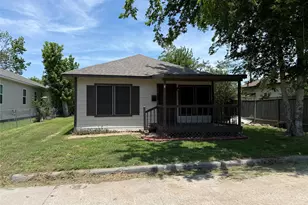 118 E Murrill Ave, Baytown, TX 77520 - Photo 1