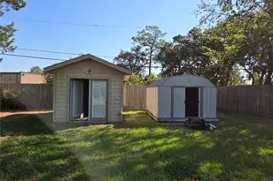 4718 Blanton Blvd, Houston, TX 77092 - Photo 5