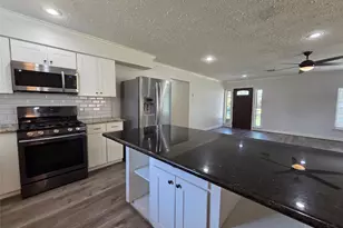4718 Blanton Blvd, Houston, TX 77092 - Photo 9