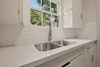 2420 McDuffie Street #5, Houston, TX 77019 - Photo 11