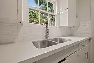 2420 McDuffie St, Houston, TX 77019 - Photo 11