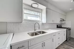 2420 McDuffie St, Houston, TX 77019 - Photo 13