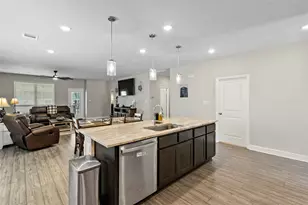 10603 Scarlet Peak Ct, Bryan, TX 77845 - Photo 9